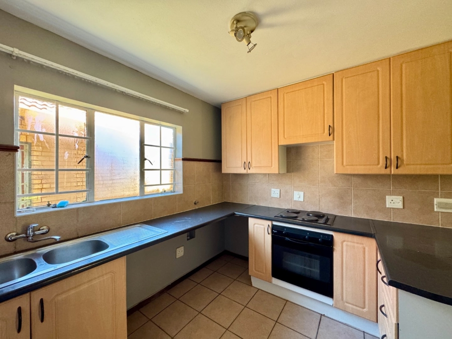 3 Bedroom Property for Sale in Die Hoewes Gauteng