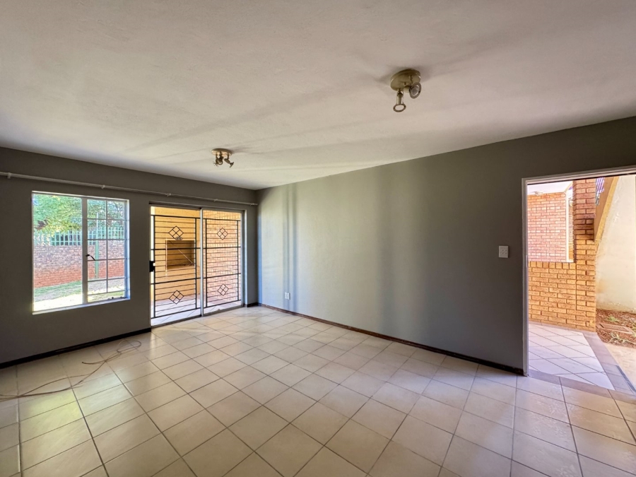 3 Bedroom Property for Sale in Die Hoewes Gauteng