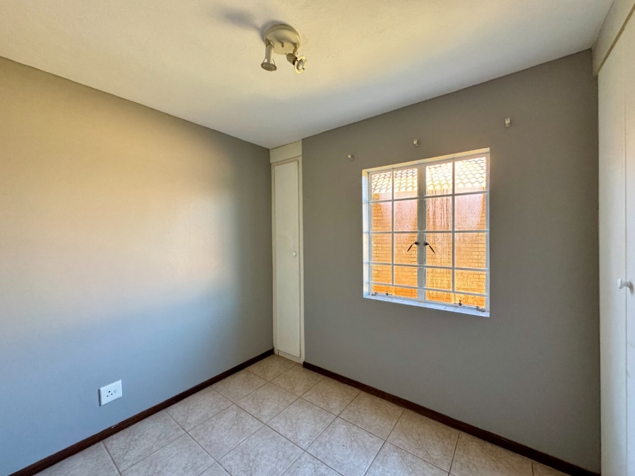 3 Bedroom Property for Sale in Die Hoewes Gauteng