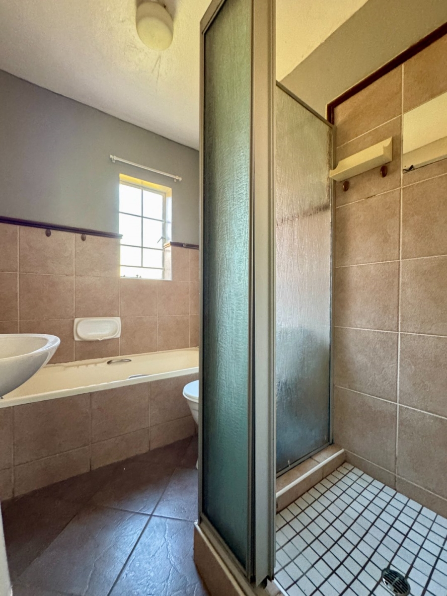 3 Bedroom Property for Sale in Die Hoewes Gauteng