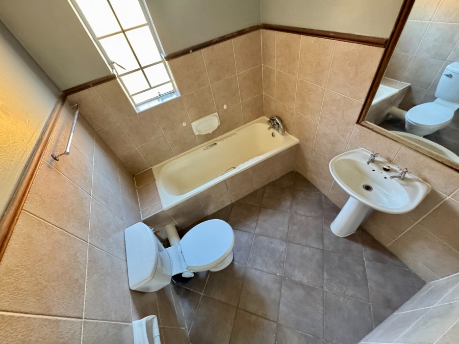 3 Bedroom Property for Sale in Die Hoewes Gauteng