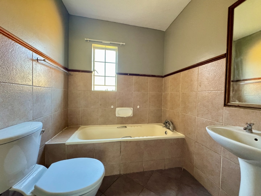 3 Bedroom Property for Sale in Die Hoewes Gauteng