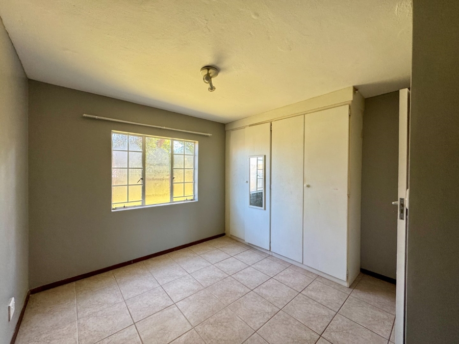 3 Bedroom Property for Sale in Die Hoewes Gauteng