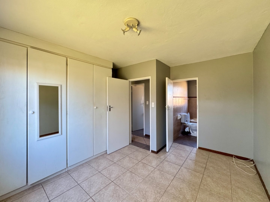 3 Bedroom Property for Sale in Die Hoewes Gauteng