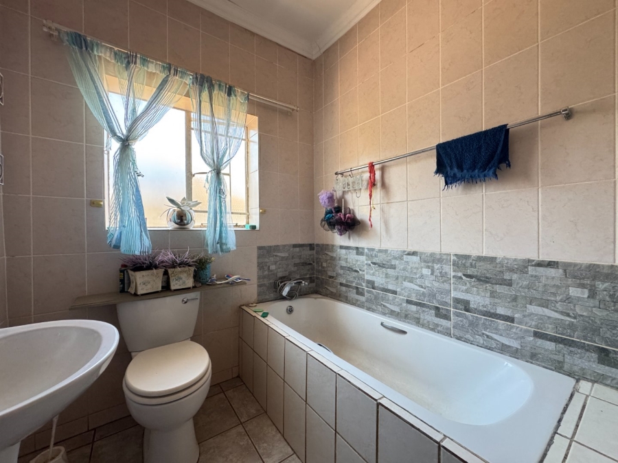 5 Bedroom Property for Sale in Lyttelton Manor Gauteng