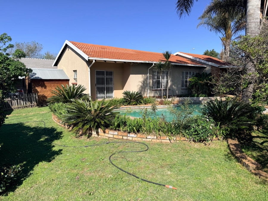 3 Bedroom Property for Sale in Glen Marais Gauteng