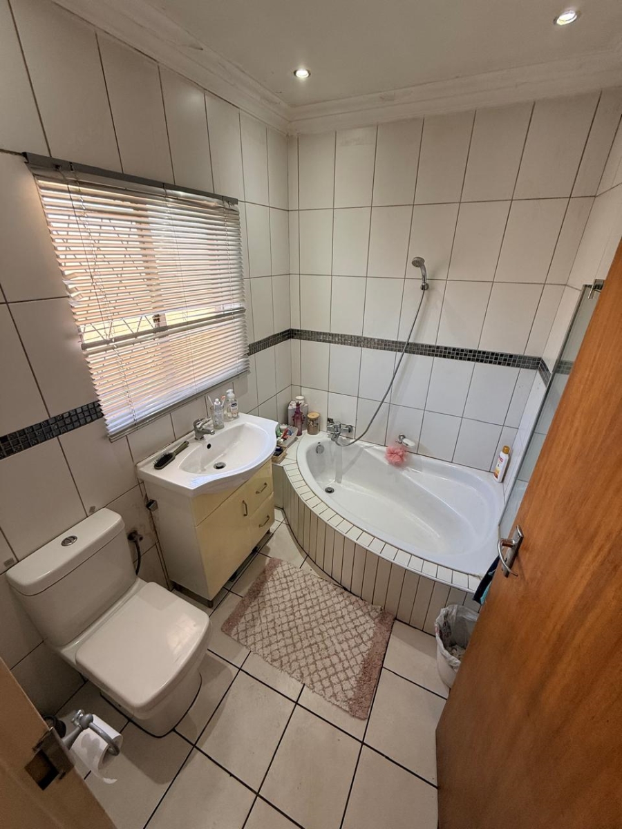 3 Bedroom Property for Sale in Glen Marais Gauteng