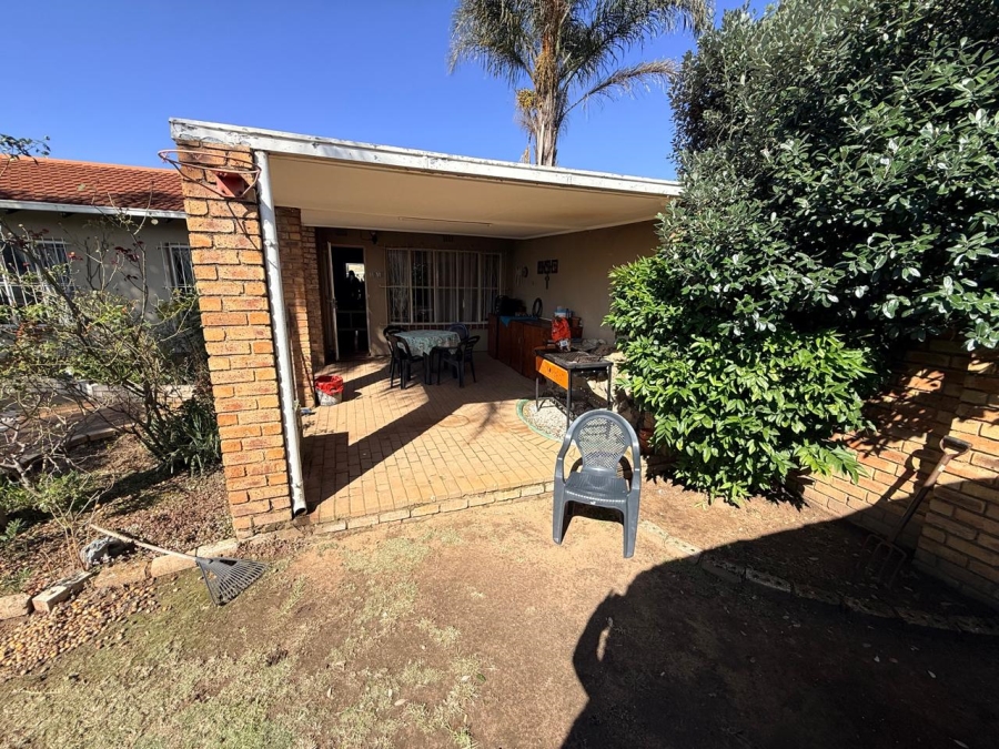 3 Bedroom Property for Sale in Glen Marais Gauteng