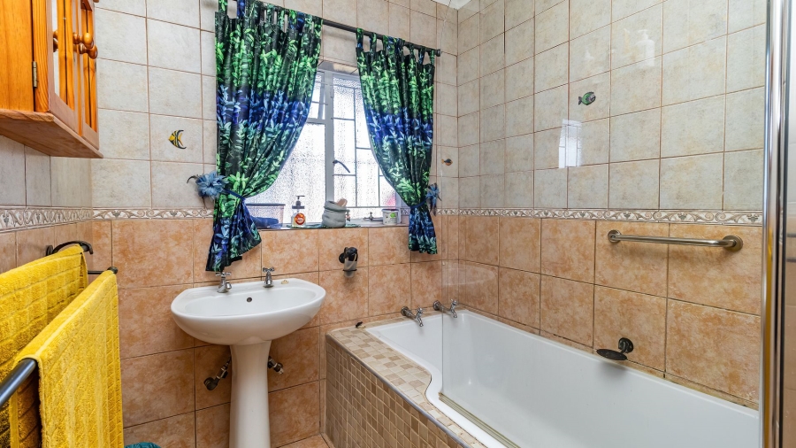 3 Bedroom Property for Sale in Bonaero Park Gauteng