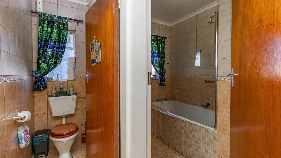 3 Bedroom Property for Sale in Bonaero Park Gauteng