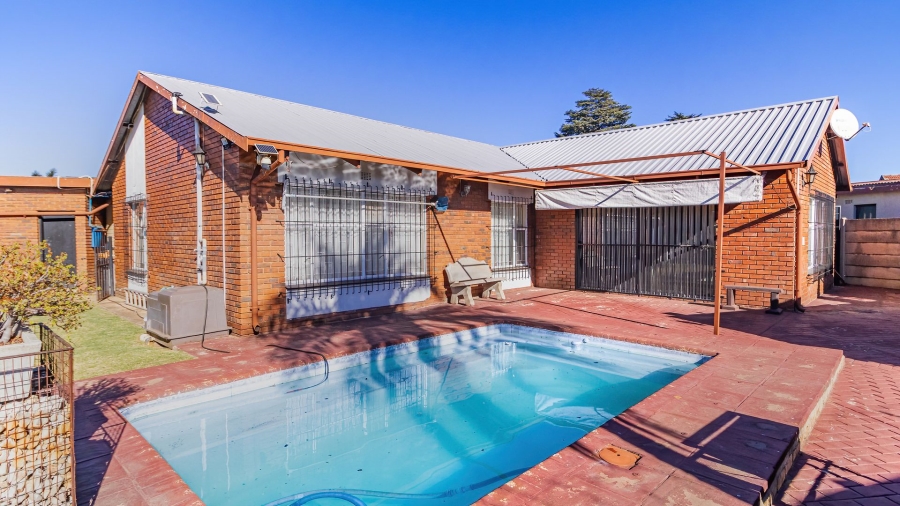 3 Bedroom Property for Sale in Bonaero Park Gauteng