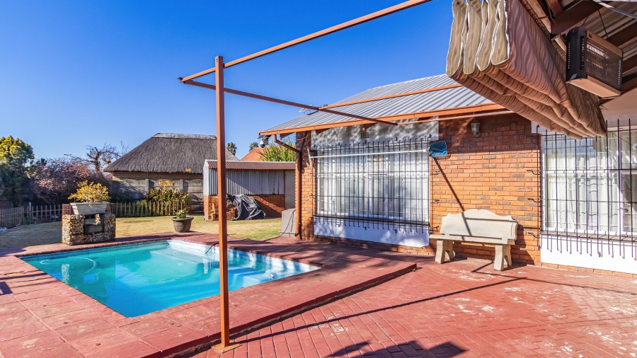 3 Bedroom Property for Sale in Bonaero Park Gauteng