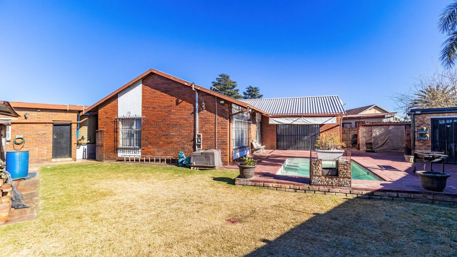 3 Bedroom Property for Sale in Bonaero Park Gauteng