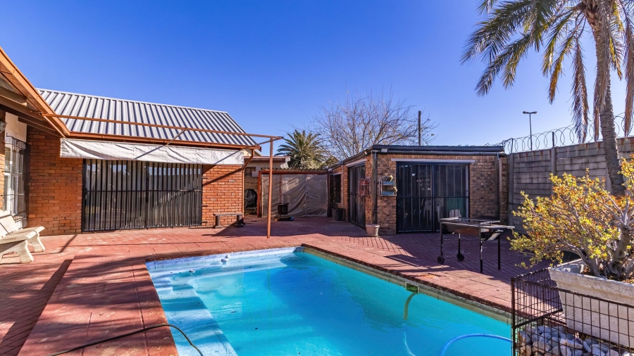 3 Bedroom Property for Sale in Bonaero Park Gauteng