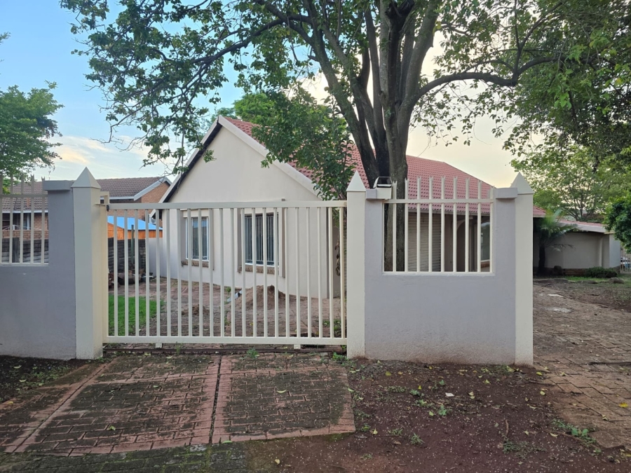 3 Bedroom Property for Sale in Doornpoort AH Gauteng