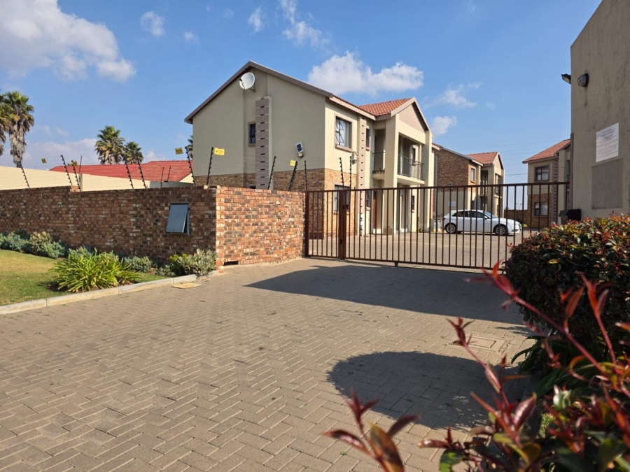 Commercial Property for Sale in Dunnottar Gauteng