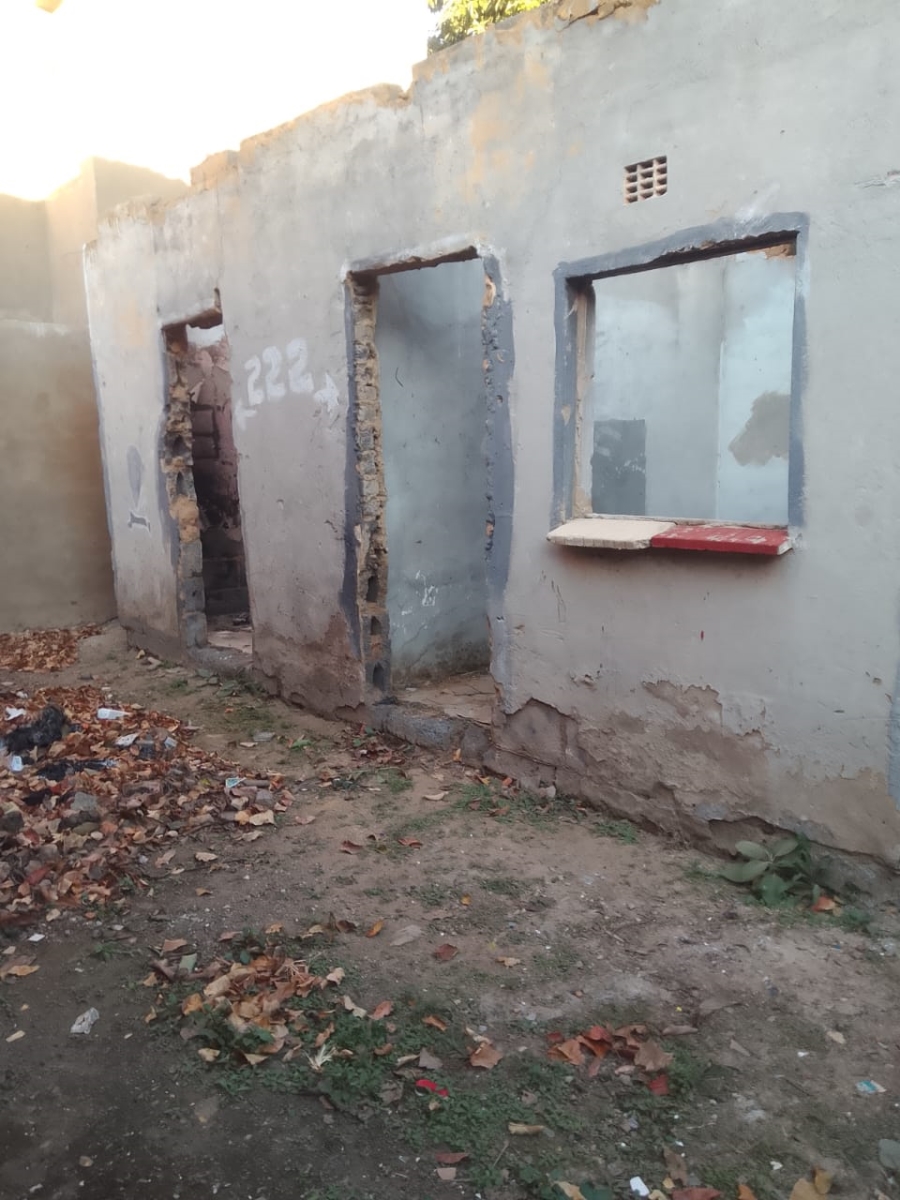 2 Bedroom Property for Sale in Zola Gauteng