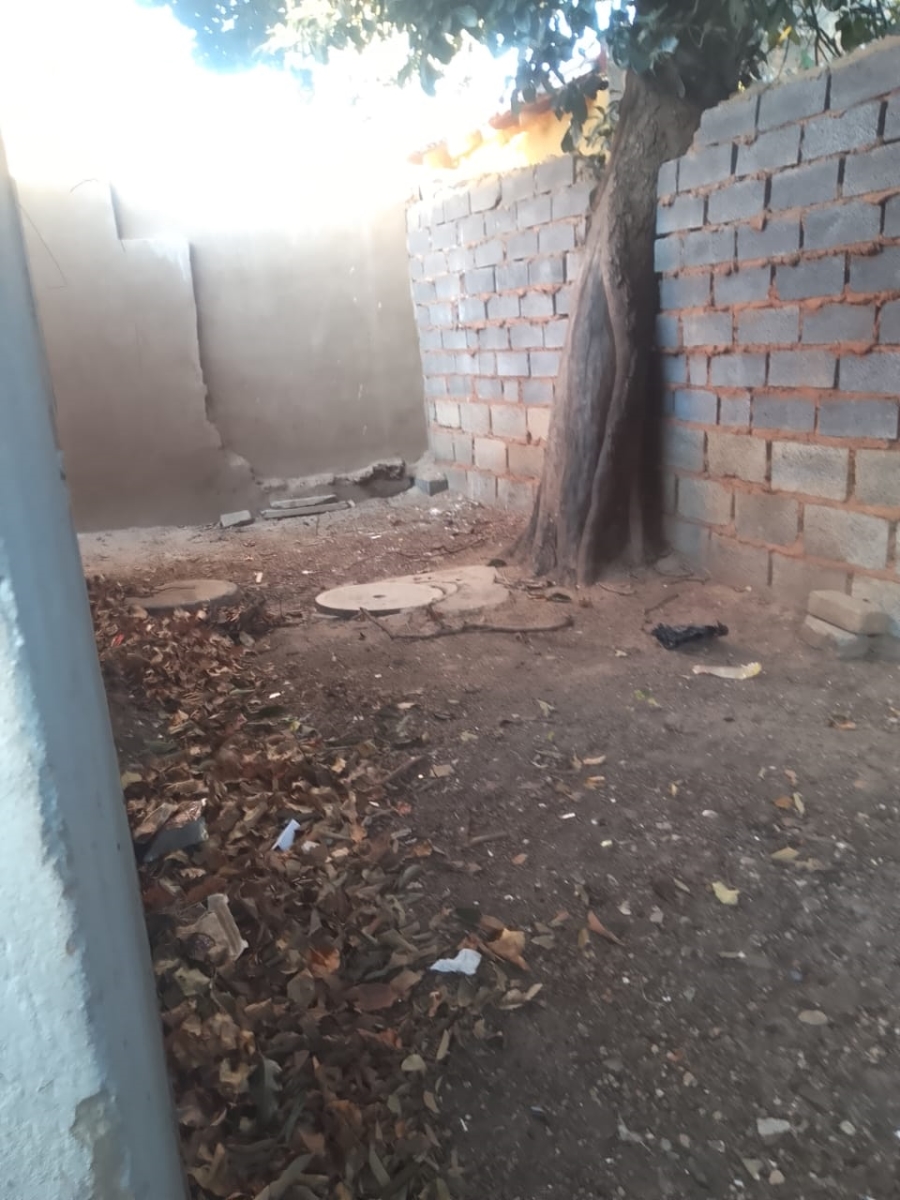 2 Bedroom Property for Sale in Zola Gauteng