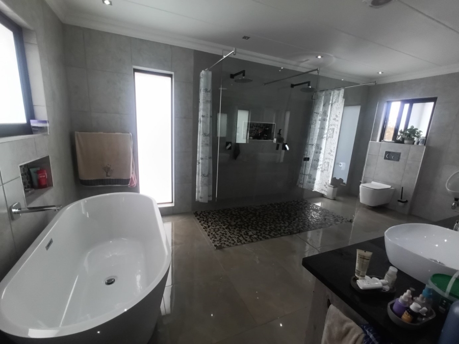 Commercial Property for Sale in Oog Van Boekenhoutskloof Alias Tweefonte Gauteng