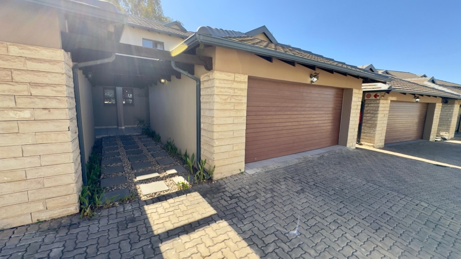 4 Bedroom Property for Sale in Candlewoods Country Estate Gauteng