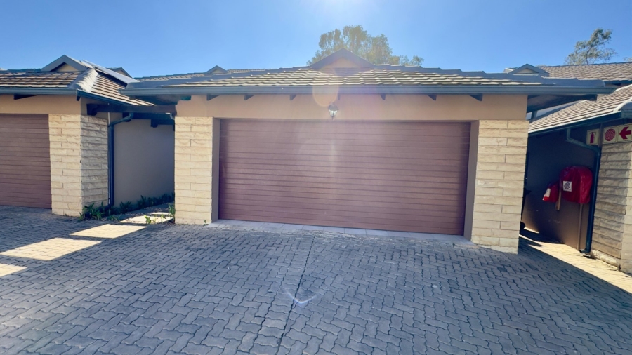 4 Bedroom Property for Sale in Candlewoods Country Estate Gauteng