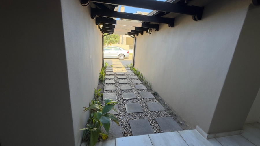4 Bedroom Property for Sale in Candlewoods Country Estate Gauteng