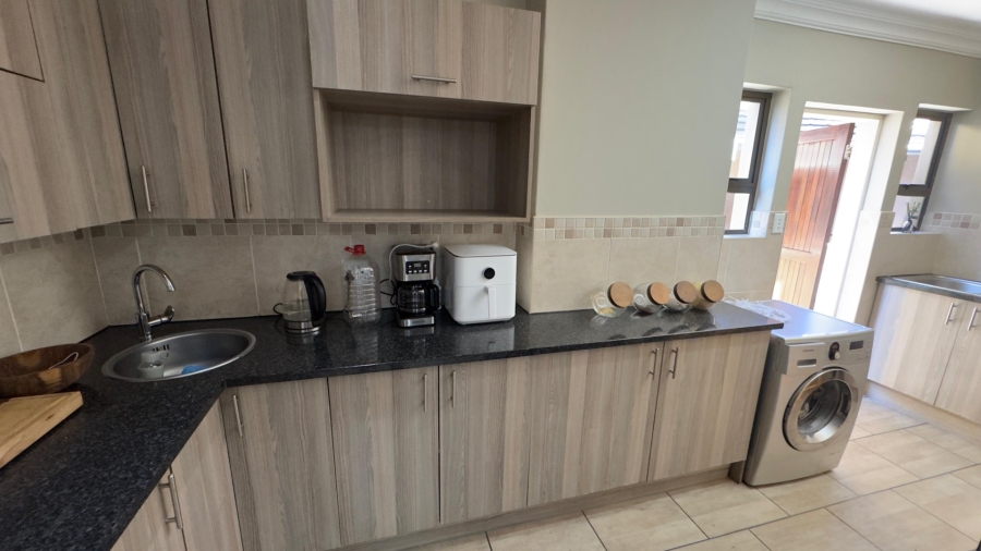 4 Bedroom Property for Sale in Candlewoods Country Estate Gauteng