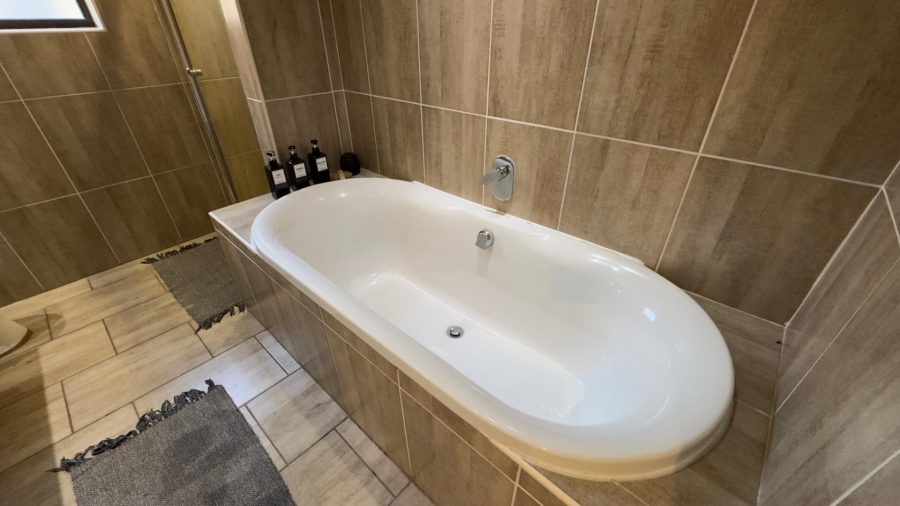 4 Bedroom Property for Sale in Candlewoods Country Estate Gauteng