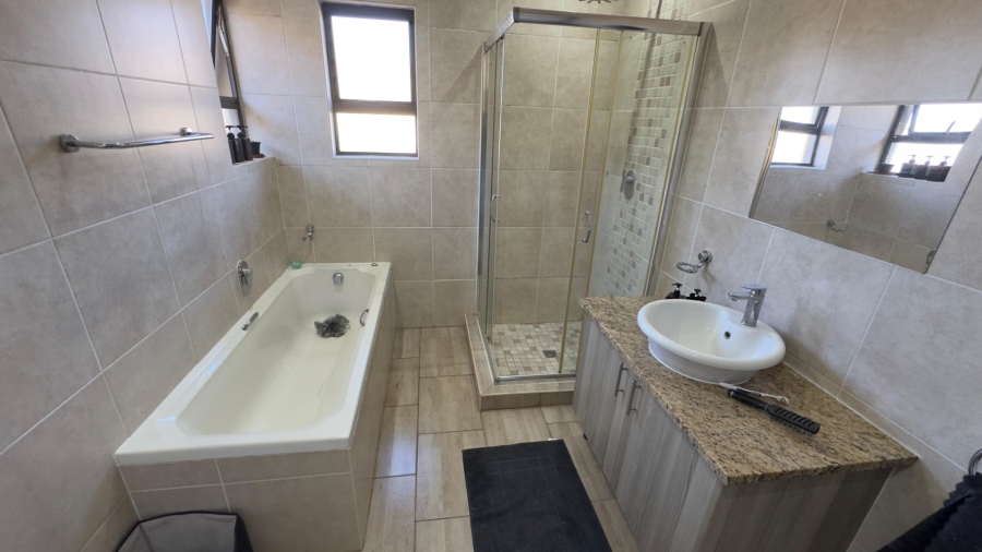 4 Bedroom Property for Sale in Candlewoods Country Estate Gauteng