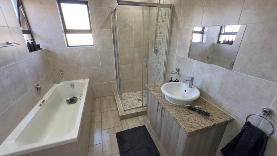 4 Bedroom Property for Sale in Candlewoods Country Estate Gauteng