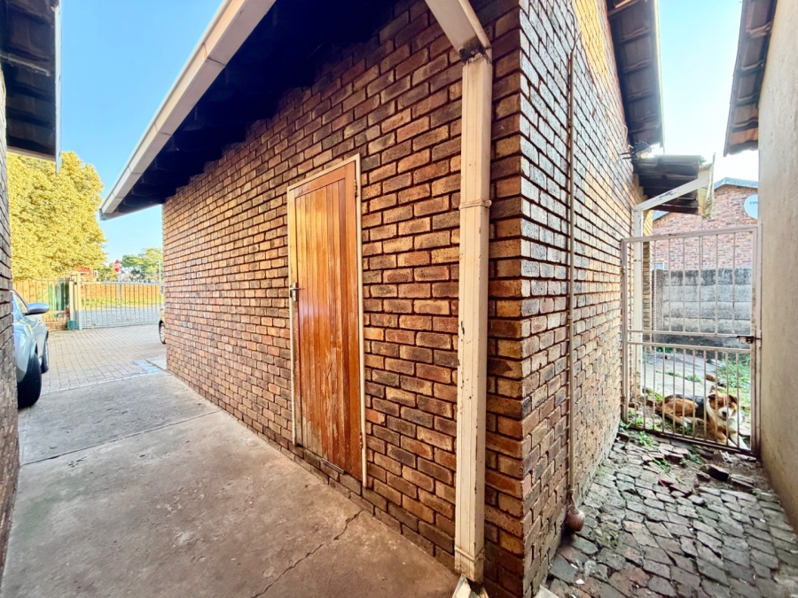5 Bedroom Property for Sale in Karenpark Gauteng