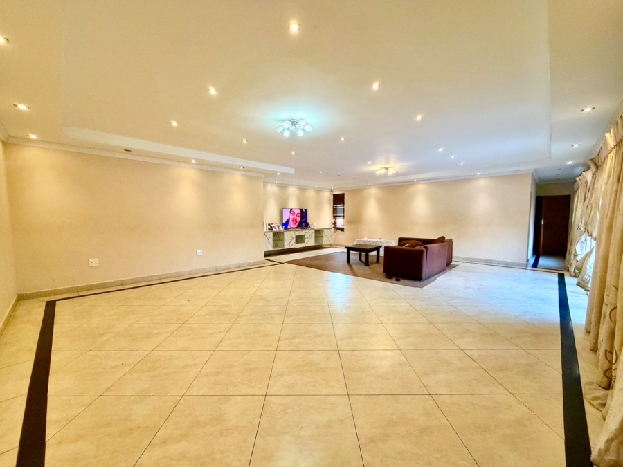 5 Bedroom Property for Sale in Karenpark Gauteng