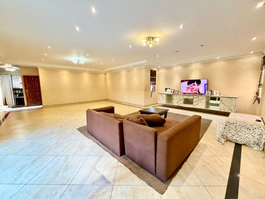 5 Bedroom Property for Sale in Karenpark Gauteng