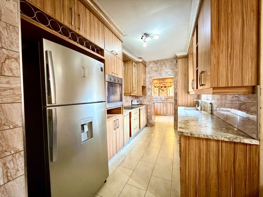 5 Bedroom Property for Sale in Karenpark Gauteng