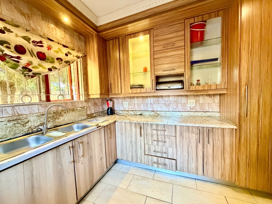 5 Bedroom Property for Sale in Karenpark Gauteng