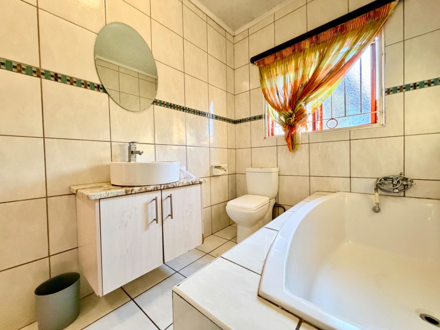 5 Bedroom Property for Sale in Karenpark Gauteng