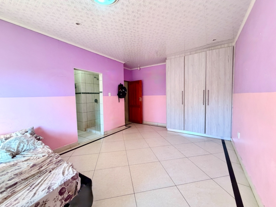 5 Bedroom Property for Sale in Karenpark Gauteng