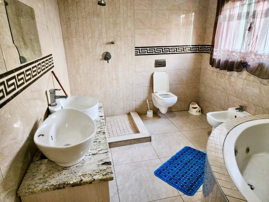 5 Bedroom Property for Sale in Karenpark Gauteng