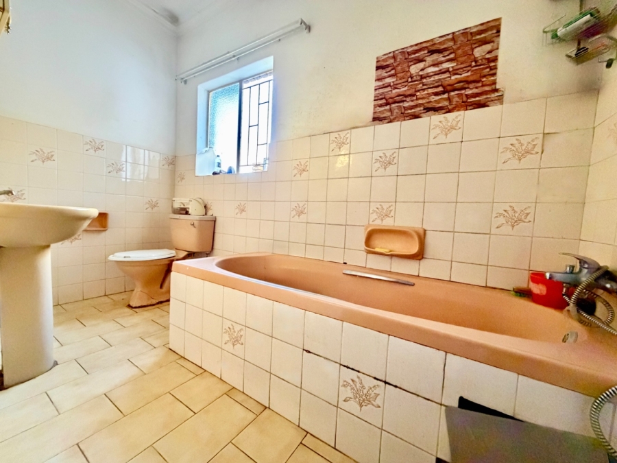 5 Bedroom Property for Sale in Karenpark Gauteng