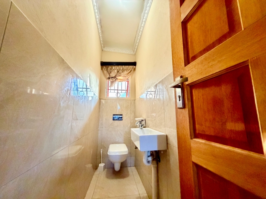5 Bedroom Property for Sale in Karenpark Gauteng