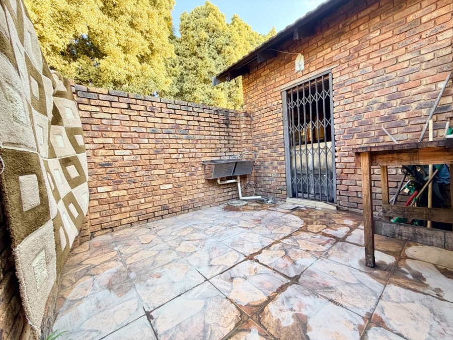 5 Bedroom Property for Sale in Karenpark Gauteng