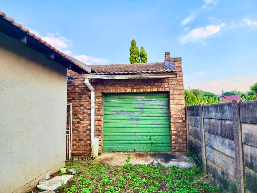 5 Bedroom Property for Sale in Karenpark Gauteng