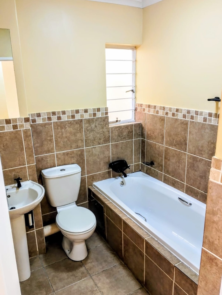 2 Bedroom Property for Sale in Montana Tuine Gauteng