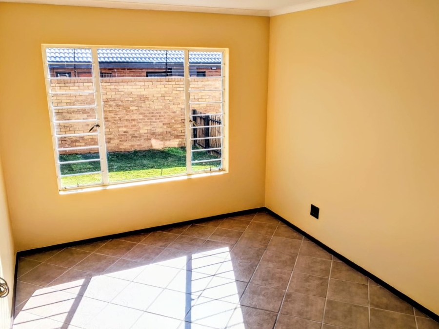 2 Bedroom Property for Sale in Montana Tuine Gauteng