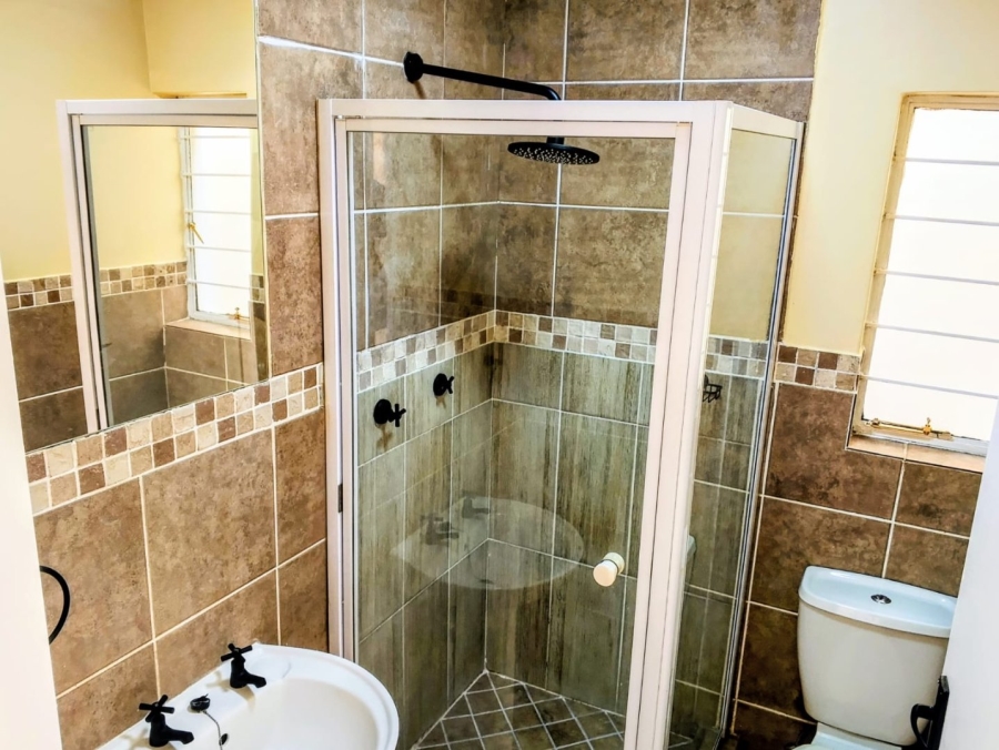 2 Bedroom Property for Sale in Montana Tuine Gauteng