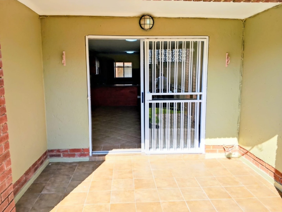 2 Bedroom Property for Sale in Montana Tuine Gauteng