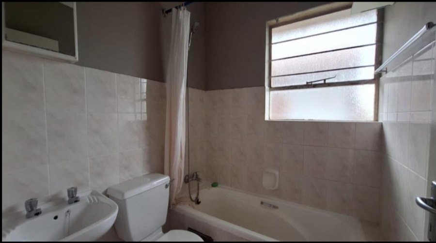 1 Bedroom Property for Sale in Glen Marais Gauteng