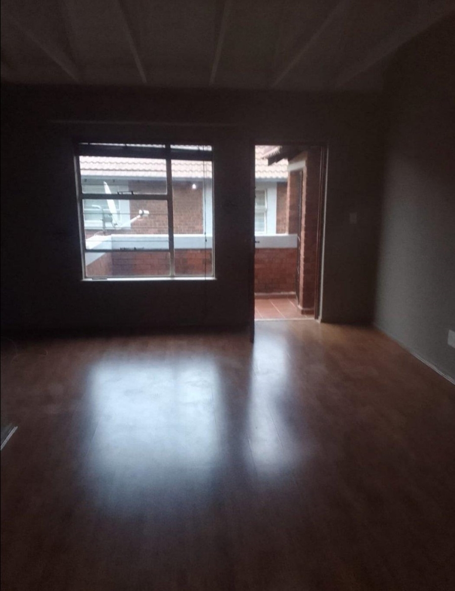 1 Bedroom Property for Sale in Glen Marais Gauteng