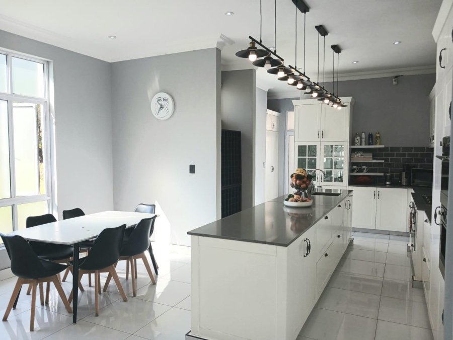 5 Bedroom Property for Sale in Blue Valley Golf Estate Gauteng