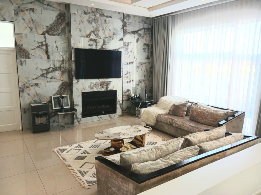 5 Bedroom Property for Sale in Blue Valley Golf Estate Gauteng